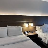 Holiday Inn Express & Suites Fayetteville, an IHG Hotel ico