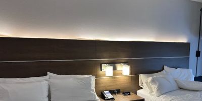Holiday Inn Express & Suites Fayetteville, an IHG Hotel