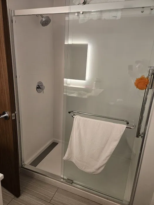 Holiday Inn Express & Suites Fayetteville, an IHG Hotel 4