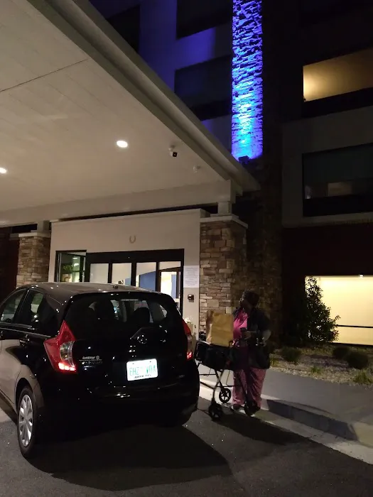 Holiday Inn Express & Suites Fayetteville, an IHG Hotel 4