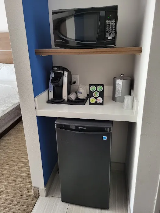 Holiday Inn Express & Suites Fayetteville, an IHG Hotel 4
