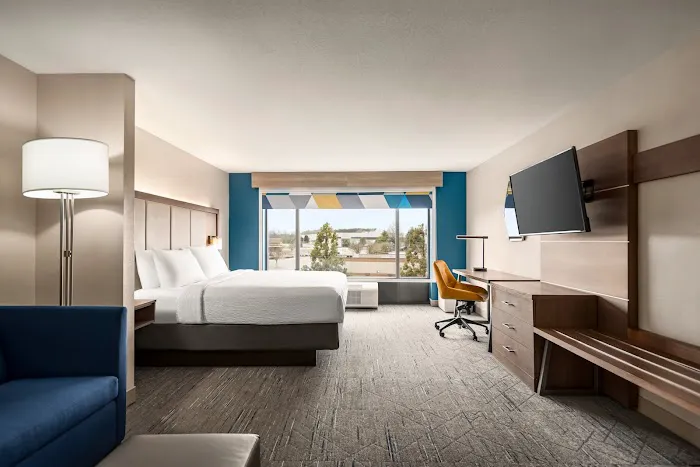 Holiday Inn Express & Suites McDonough by IHG 4