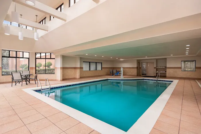 Holiday Inn Express & Suites McDonough by IHG 4