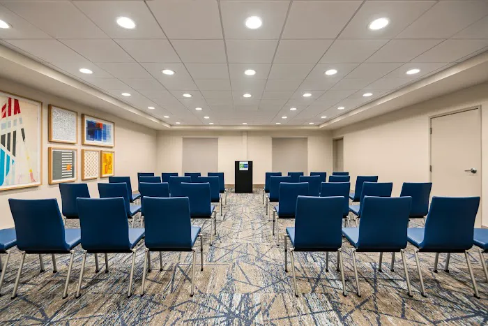 Holiday Inn Express & Suites McDonough by IHG 4