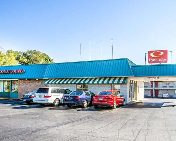 Econo Lodge 4