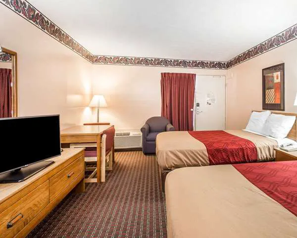 Econo Lodge 4