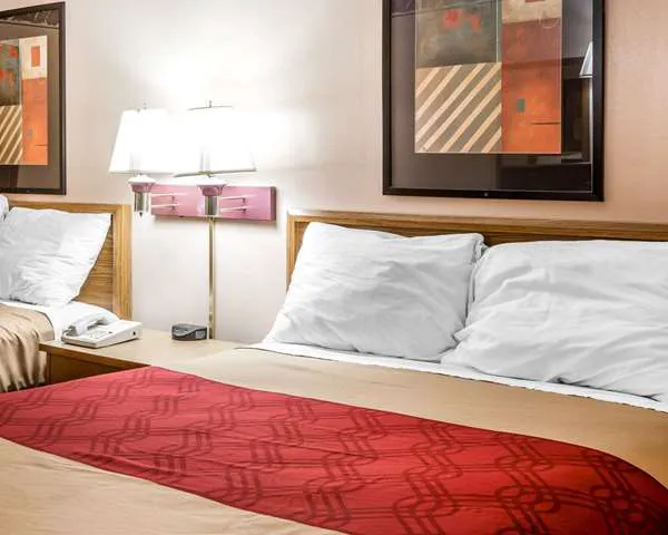 Econo Lodge 4