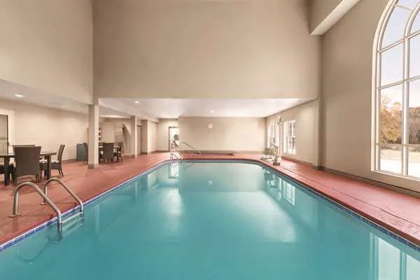 Country Inn & Suites by Radisson, Griffin, GA 4
