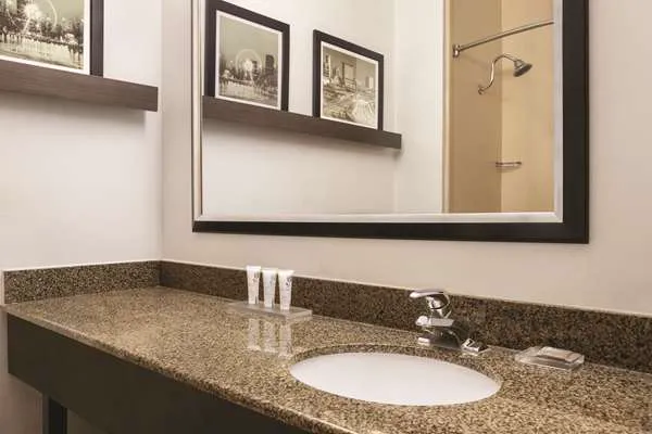 Country Inn & Suites by Radisson, Griffin, GA 4