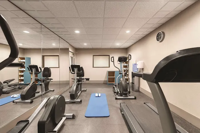 Country Inn & Suites by Radisson, Griffin, GA 4
