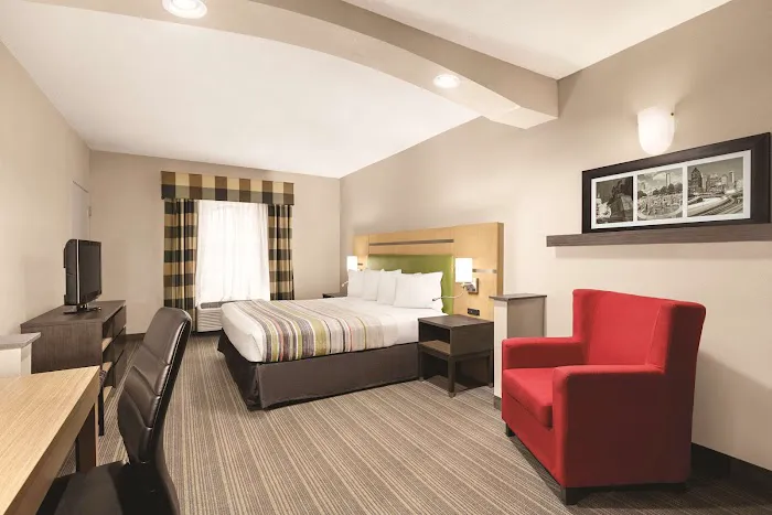Country Inn & Suites by Radisson, Griffin, GA 4
