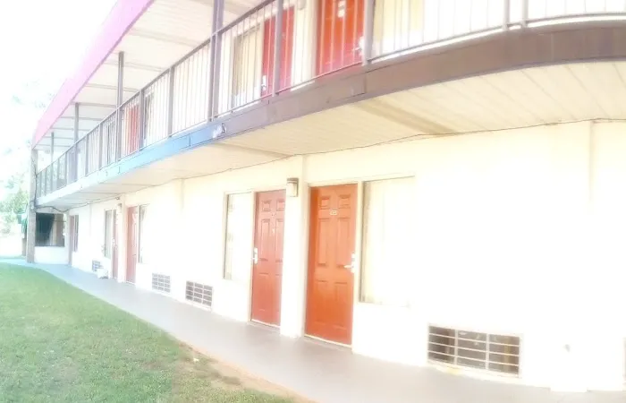 Economy Inn 4