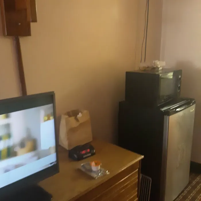 Economy Inn 4