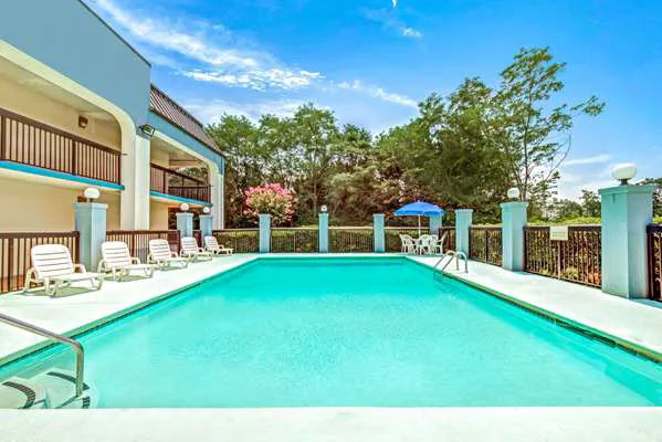 Baymont by Wyndham McDonough 4
