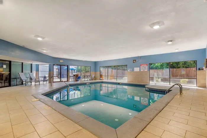 Best Western Plus McDonough Inn & Suites 4