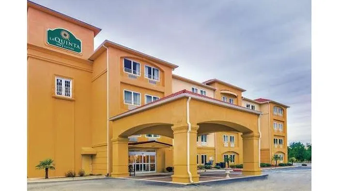 La Quinta Inn & Suites by Wyndham Atlanta-Union City 4