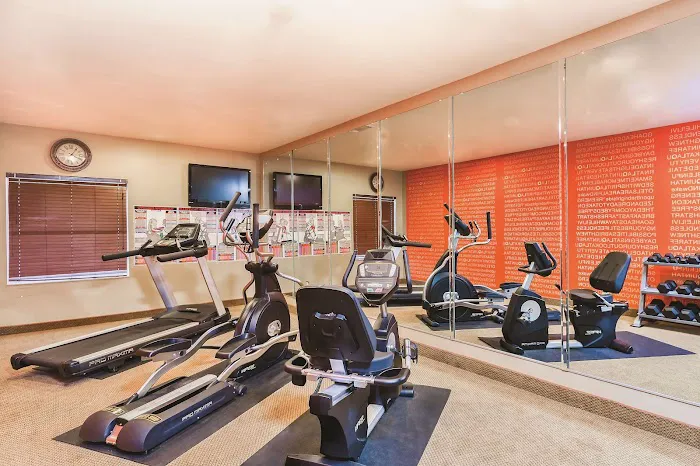 La Quinta Inn & Suites by Wyndham Atlanta-Union City 4