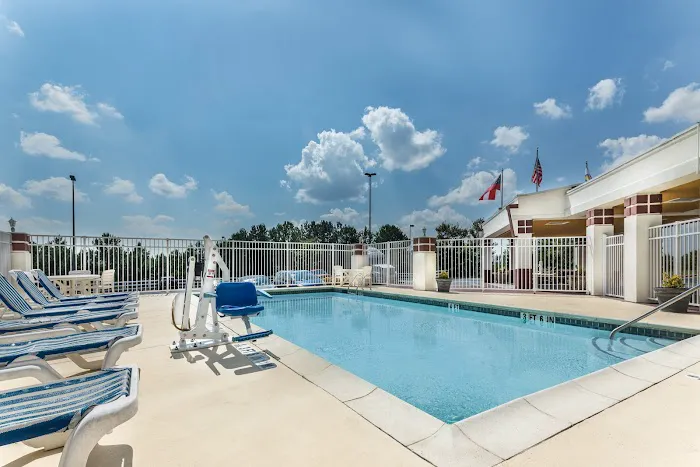 Days Inn & Suites by Wyndham Union City 4