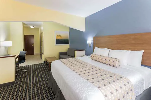 Days Inn & Suites by Wyndham Union City 4