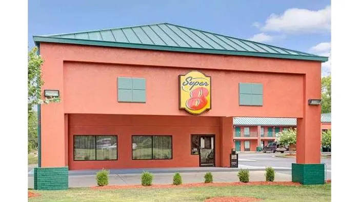 Super 8 by Wyndham Gainesville 4