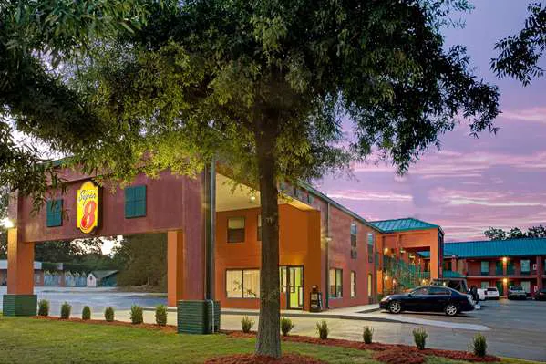 Super 8 by Wyndham Gainesville 4