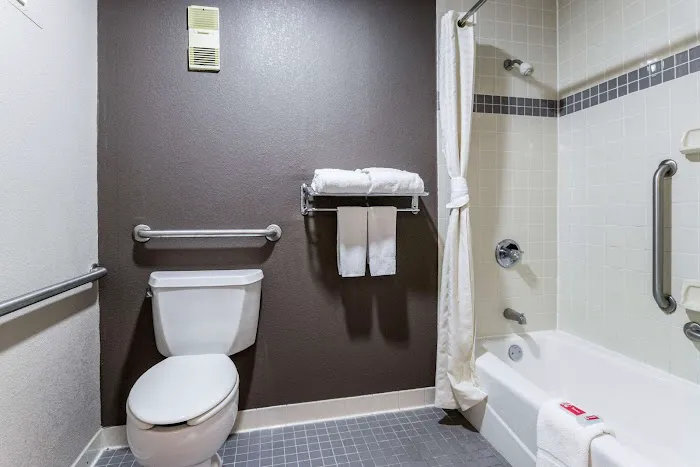 Econo Lodge 4