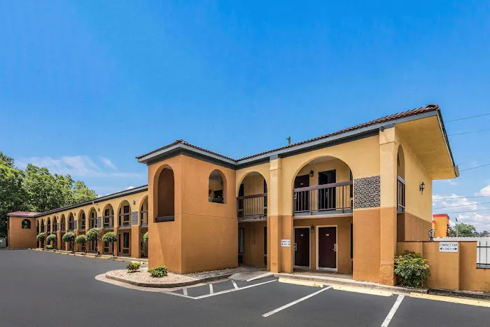 Econo Lodge 4