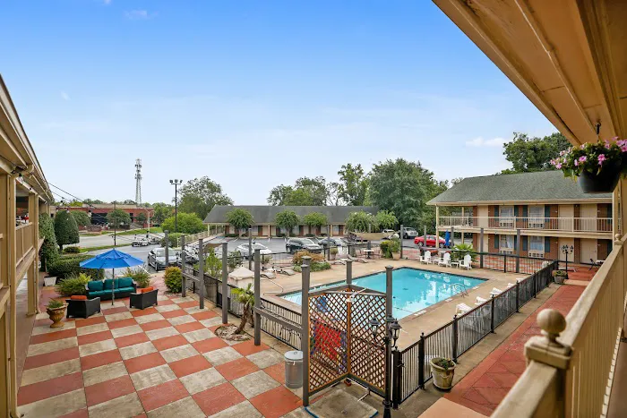 The Guest Lodge Gainesville 4