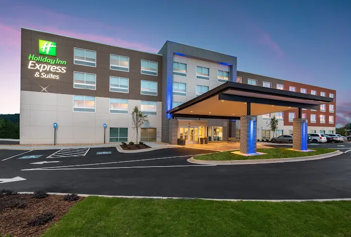 Holiday Inn Express & Suites Gainesville - Lake Lanier Area, an IHG Hotel 4