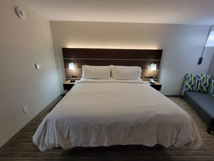 Holiday Inn Express & Suites Gainesville - Lake Lanier Area, an IHG Hotel 4