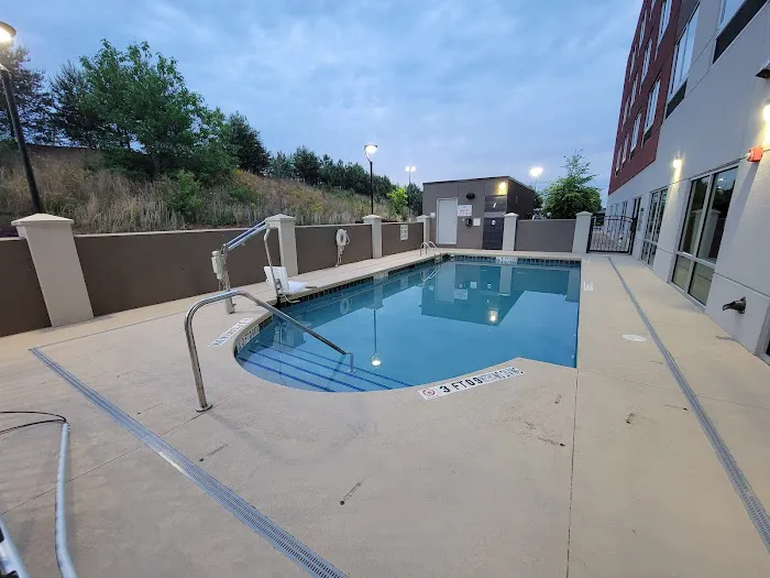 Holiday Inn Express & Suites Gainesville - Lake Lanier Area, an IHG Hotel 4