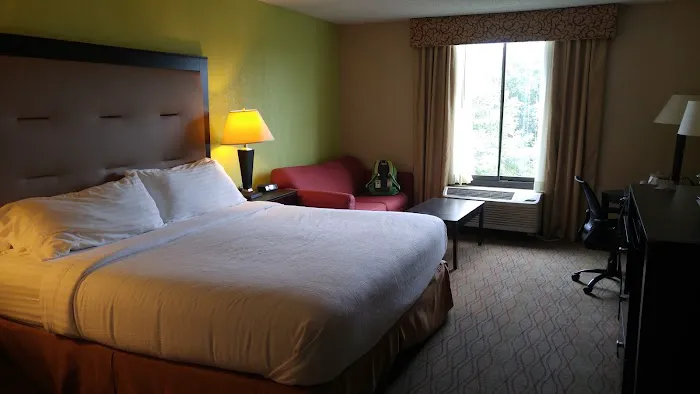 Ramada by Wyndham Gainesville 4