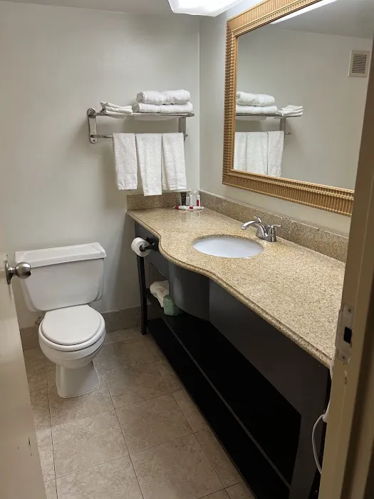 Ramada by Wyndham Gainesville 4