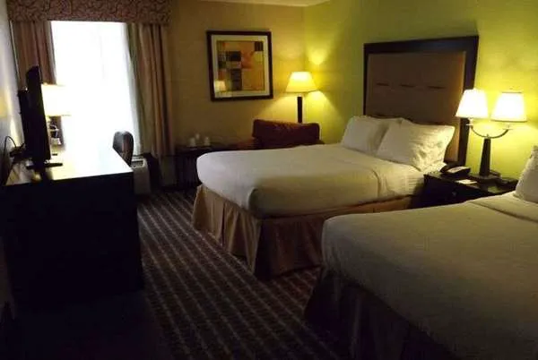 Ramada by Wyndham Gainesville 4