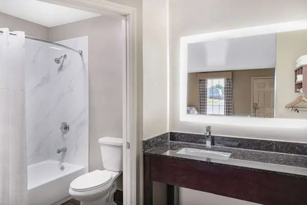 Baymont by Wyndham Commerce GA Near Tanger Outlets Mall 4
