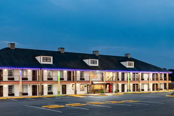 Baymont by Wyndham Commerce GA Near Tanger Outlets Mall 4