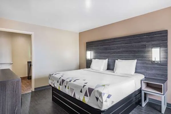 Baymont by Wyndham Commerce GA Near Tanger Outlets Mall 4