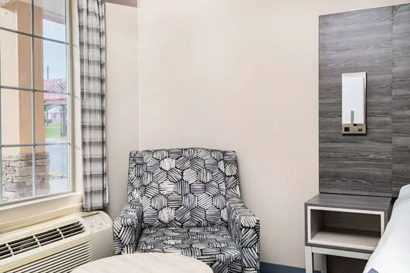 Baymont by Wyndham Commerce GA Near Tanger Outlets Mall 4