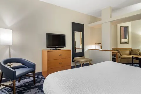 Fairfield Inn & Suites Commerce 4