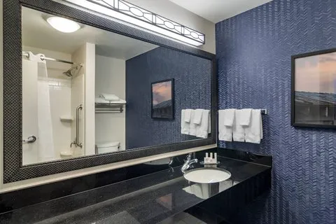 Fairfield Inn & Suites Commerce 4