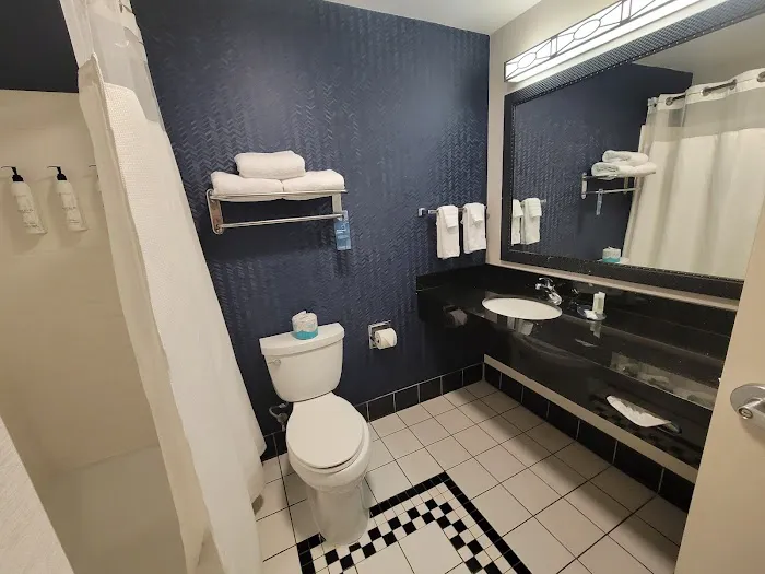 Fairfield Inn & Suites Commerce 4