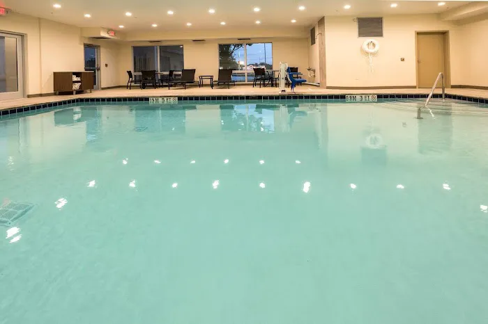 Holiday Inn Express & Suites Commerce by IHG 4