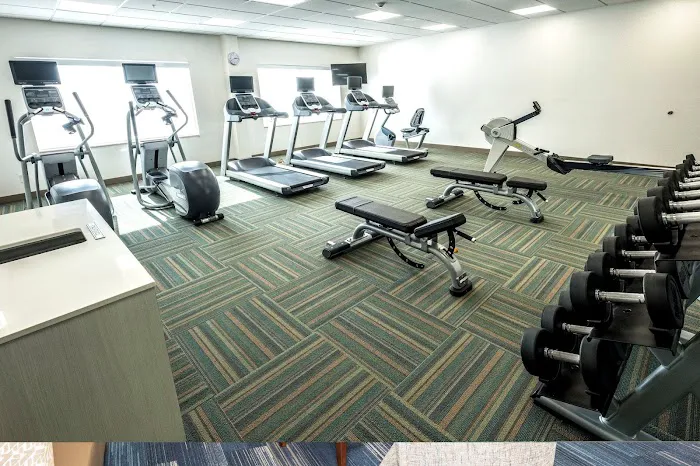 Holiday Inn Express & Suites Commerce by IHG 4