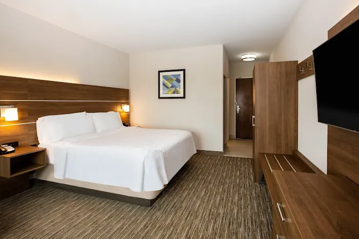 Holiday Inn Express & Suites Atlanta Southwest-Fairburn by IHG 4