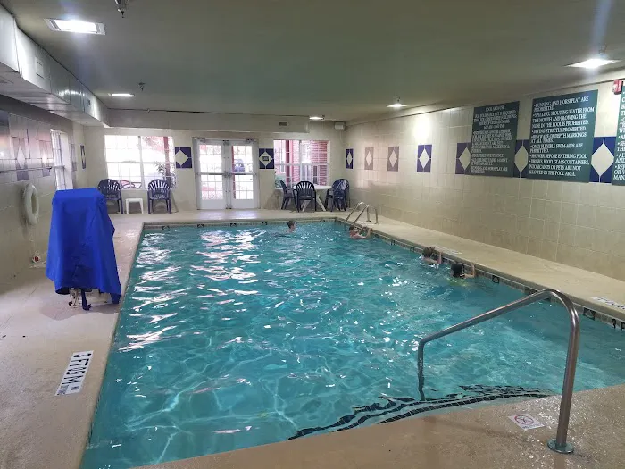 Comfort Inn & Suites 4