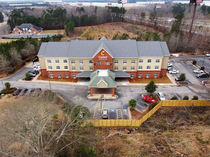 Comfort Inn & Suites 4