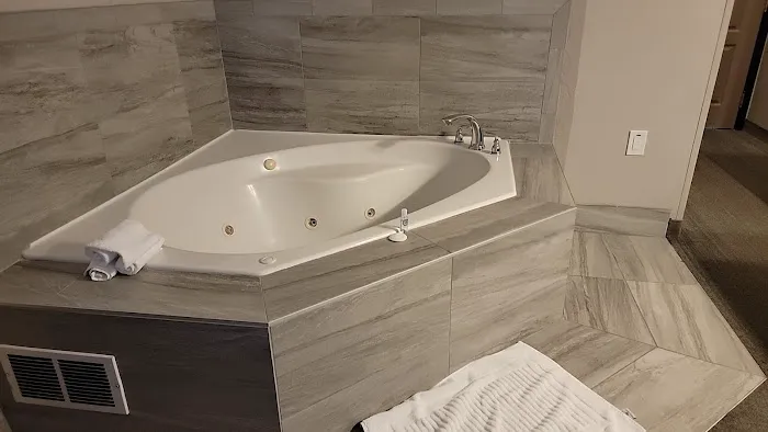Comfort Inn & Suites 4