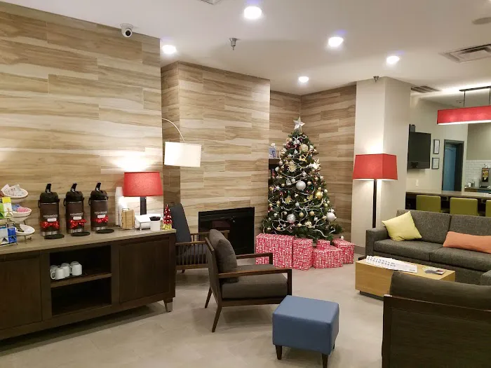 Comfort Inn & Suites 4