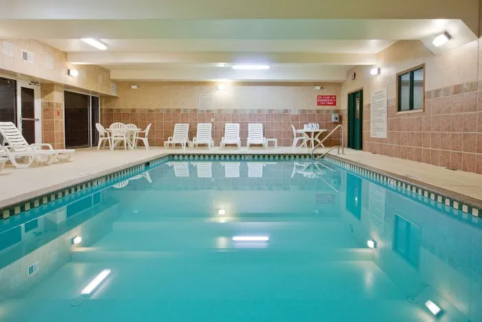 Country Inn & Suites by Radisson, Newnan, GA 4