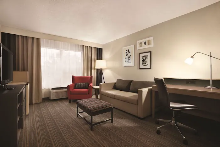 Country Inn & Suites by Radisson, Newnan, GA 4